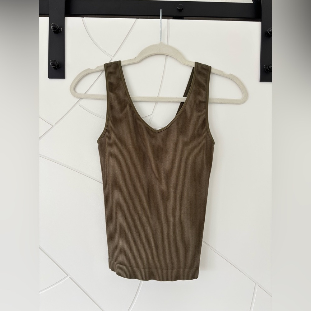 NWOT Nine Britton Olive Green Ribbed V-Neck Tank Top Sz Small